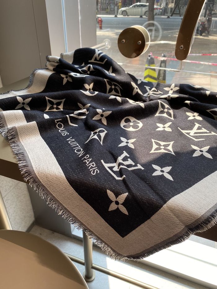 Louis Vuitton Scarf LVS00060